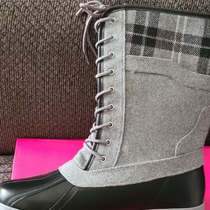 NEVER WORN Flat Winter boot